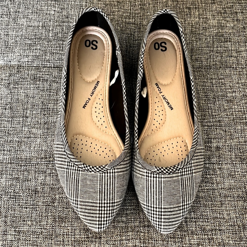 Black and white flats